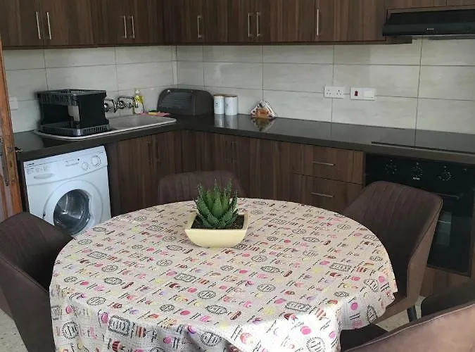 Lägenhet Christos Dhrousha